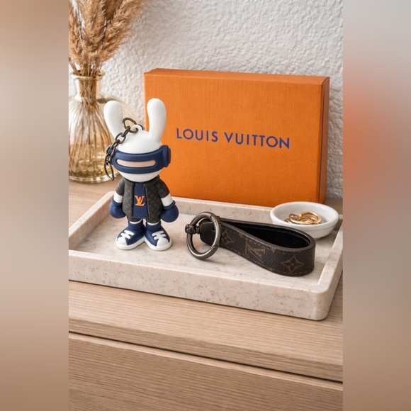 Louis Vuitton Rabbit Keychain - Picture 4 of 6